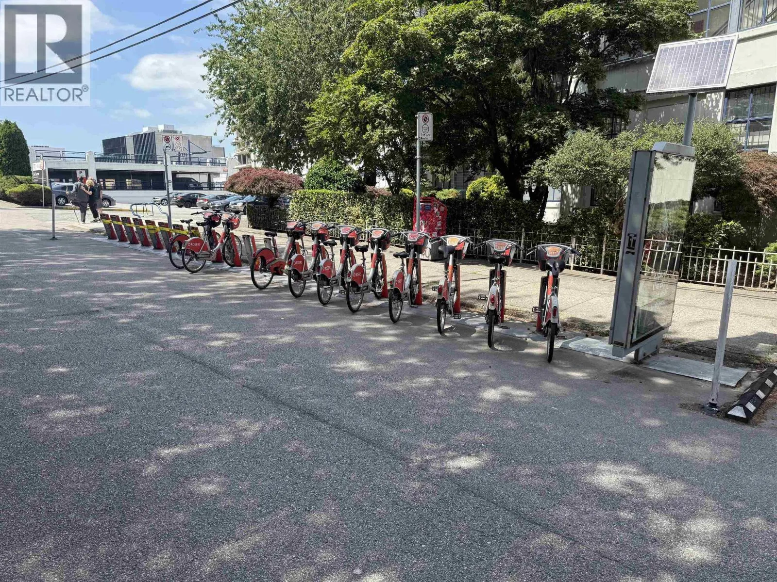 208 626 ALEXANDER STREET