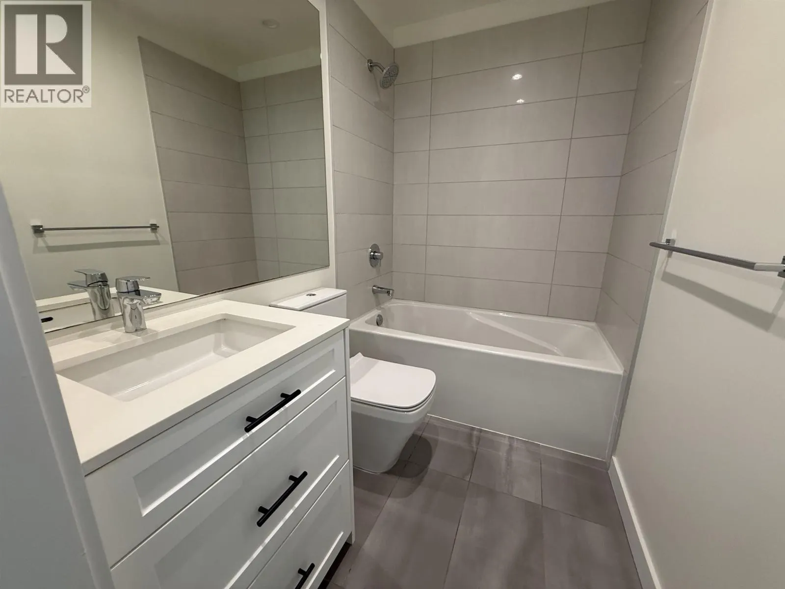 208 626 ALEXANDER STREET