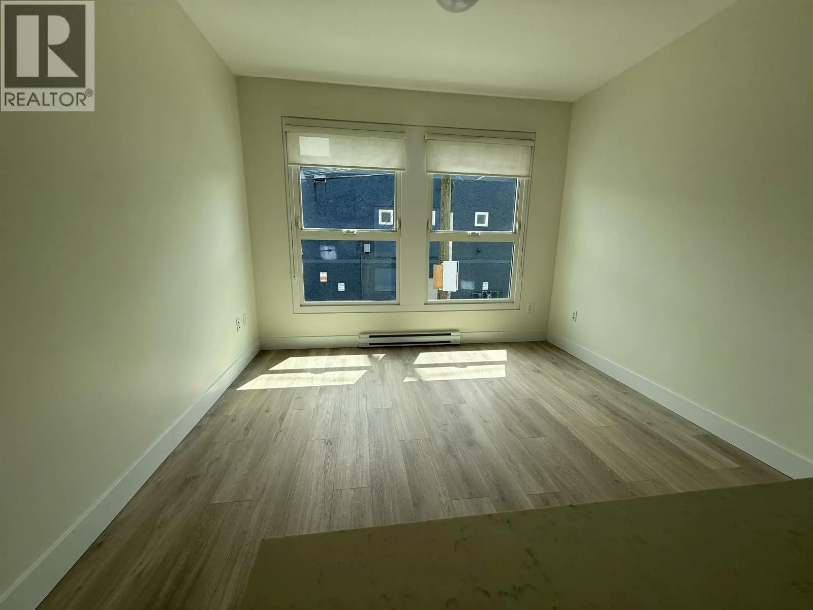 208 626 ALEXANDER STREET