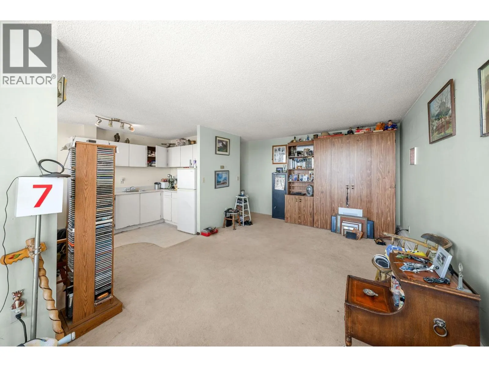 1906 145 ST. GEORGES AVENUE