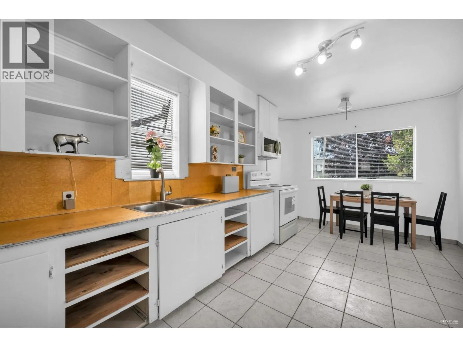 4021 GRAVELEY STREET