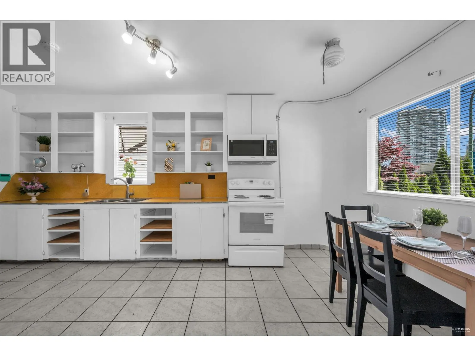 4021 GRAVELEY STREET