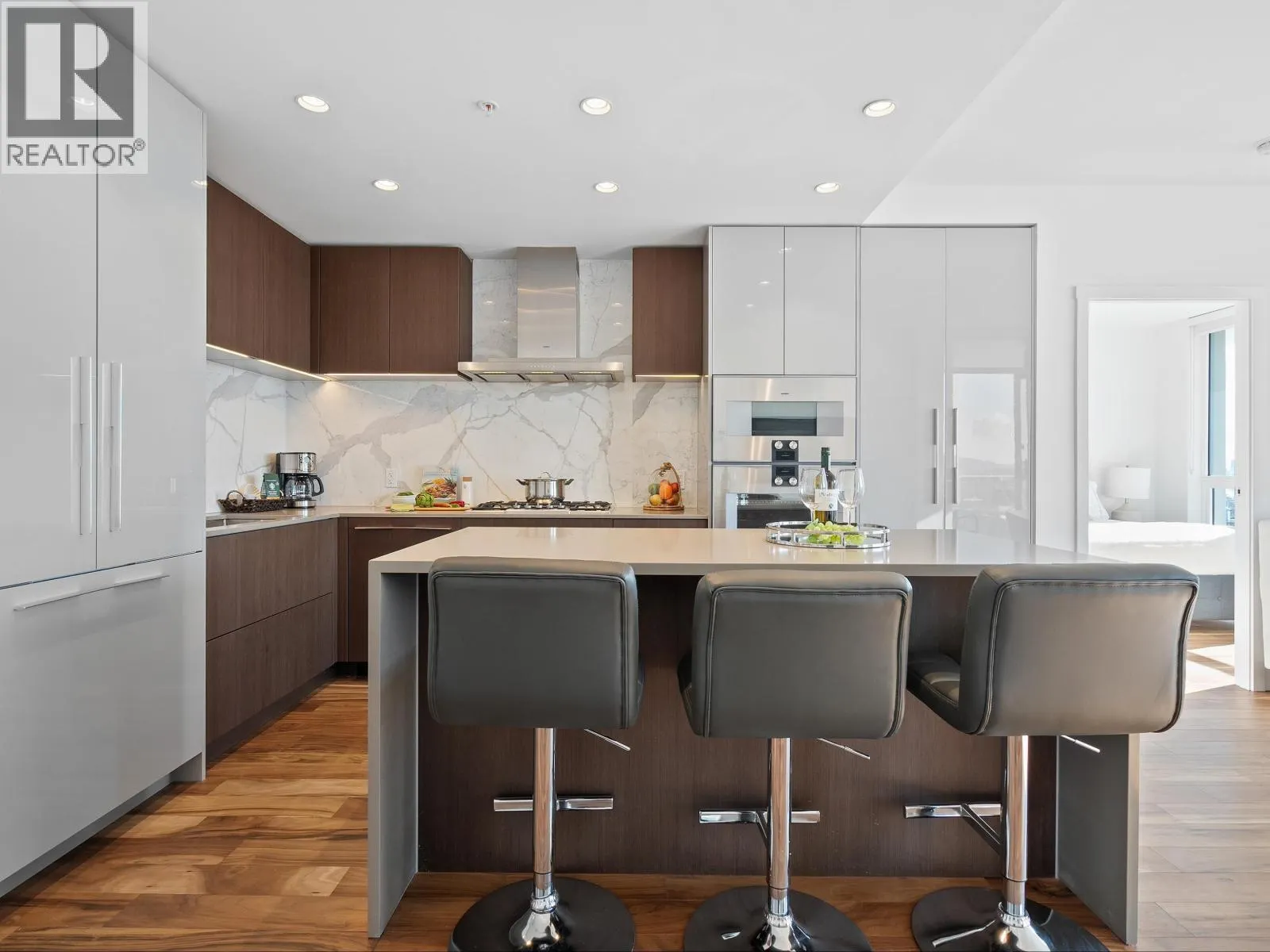 2004 1632 LIONS GATE LANE