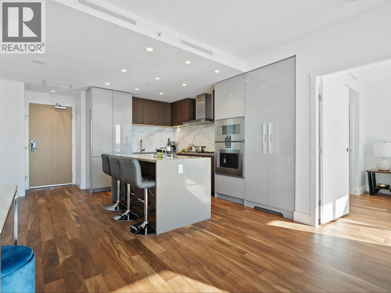 2004 1632 LIONS GATE LANE