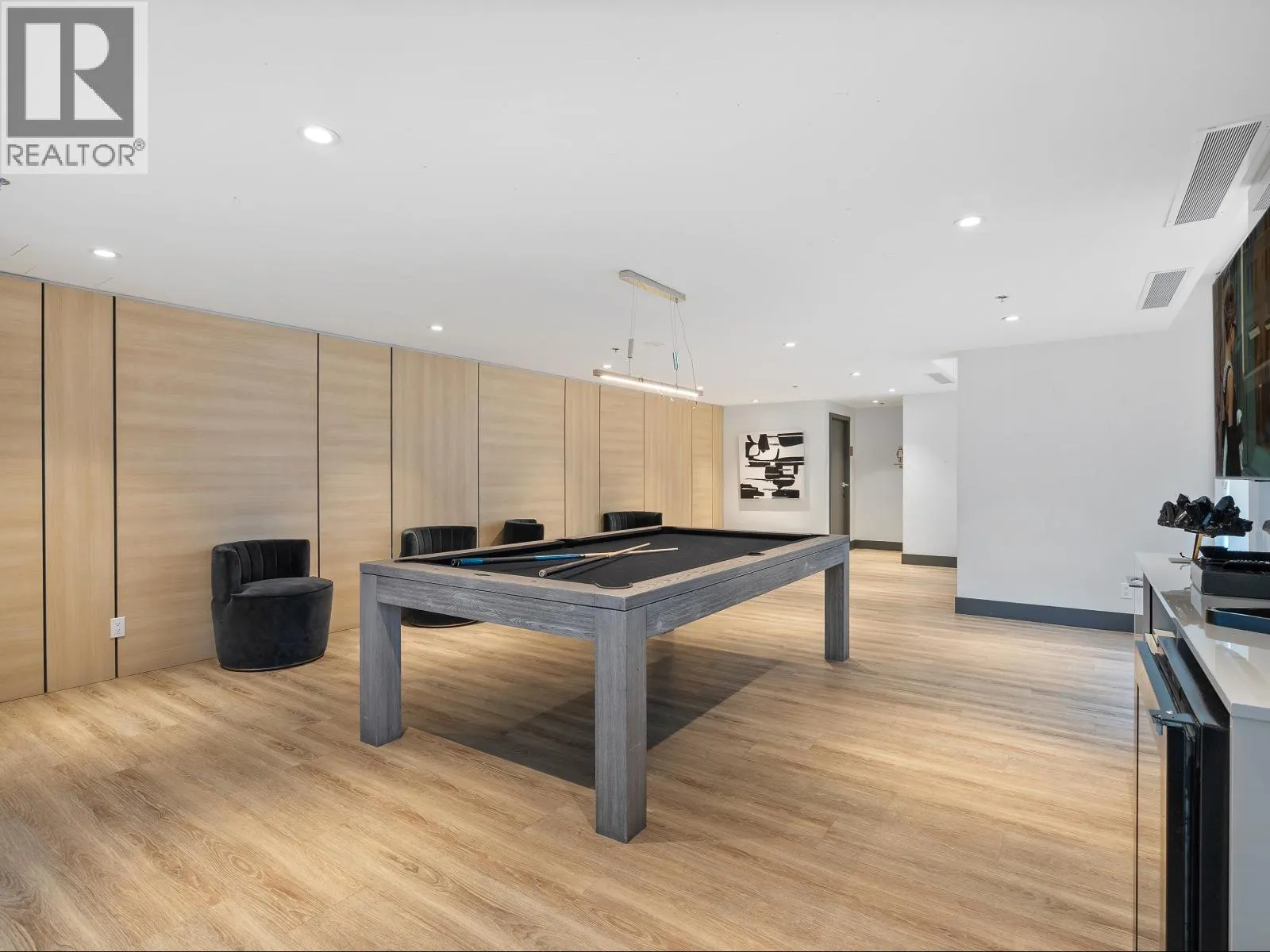 2004 1632 LIONS GATE LANE