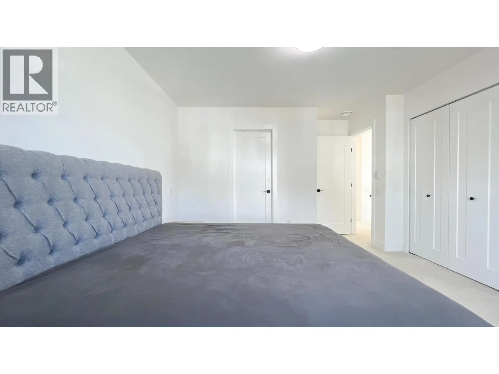 33 3552 VICTORIA DRIVE