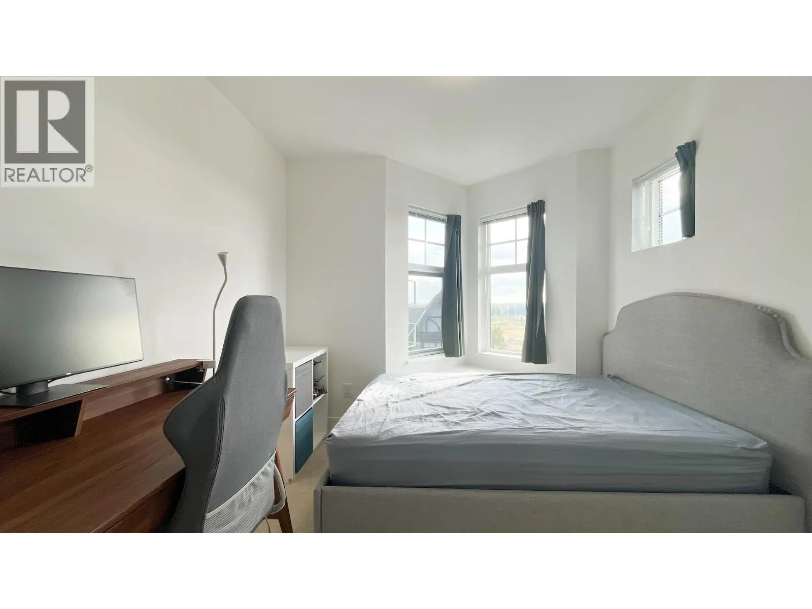 33 3552 VICTORIA DRIVE