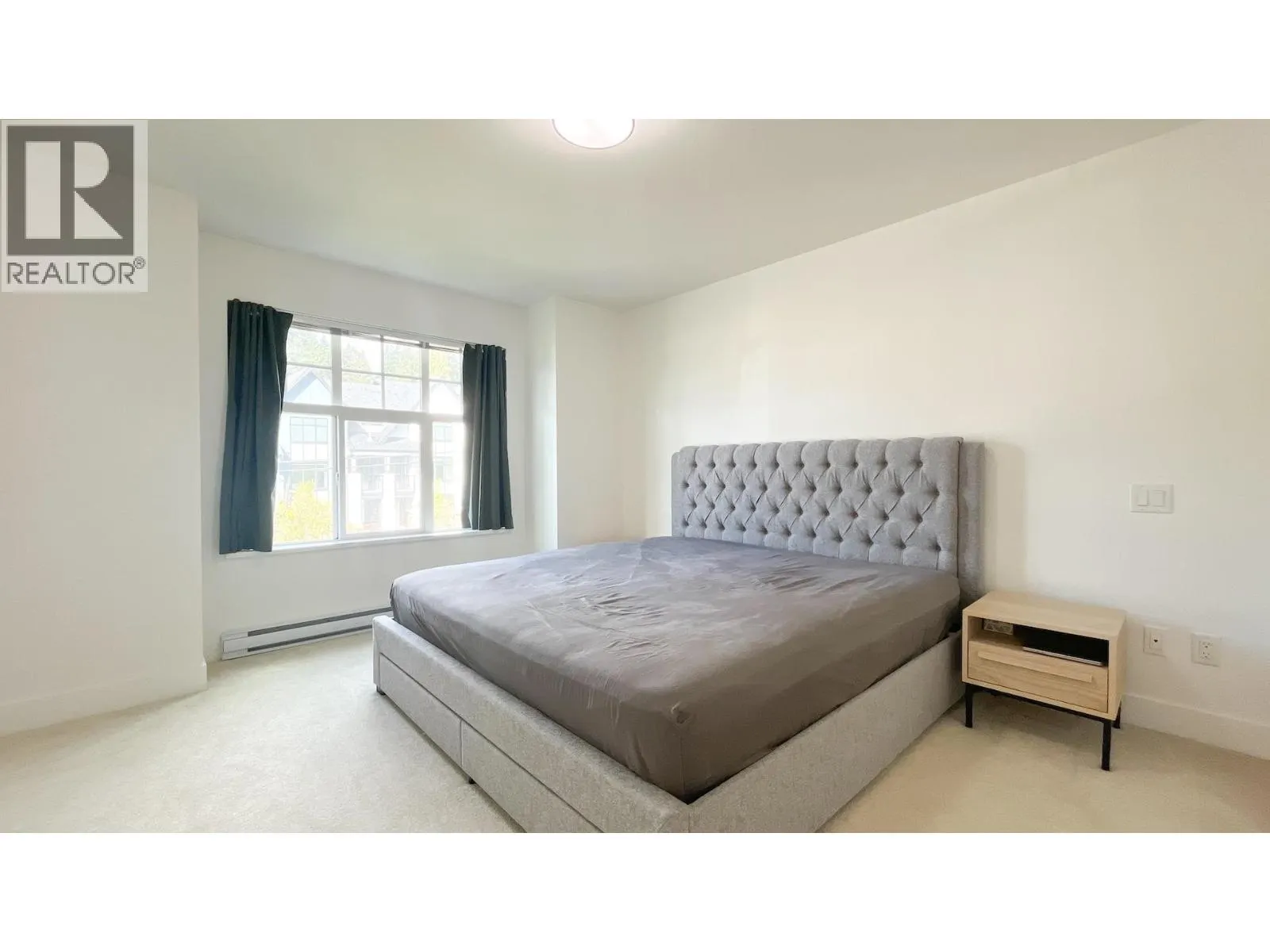 33 3552 VICTORIA DRIVE