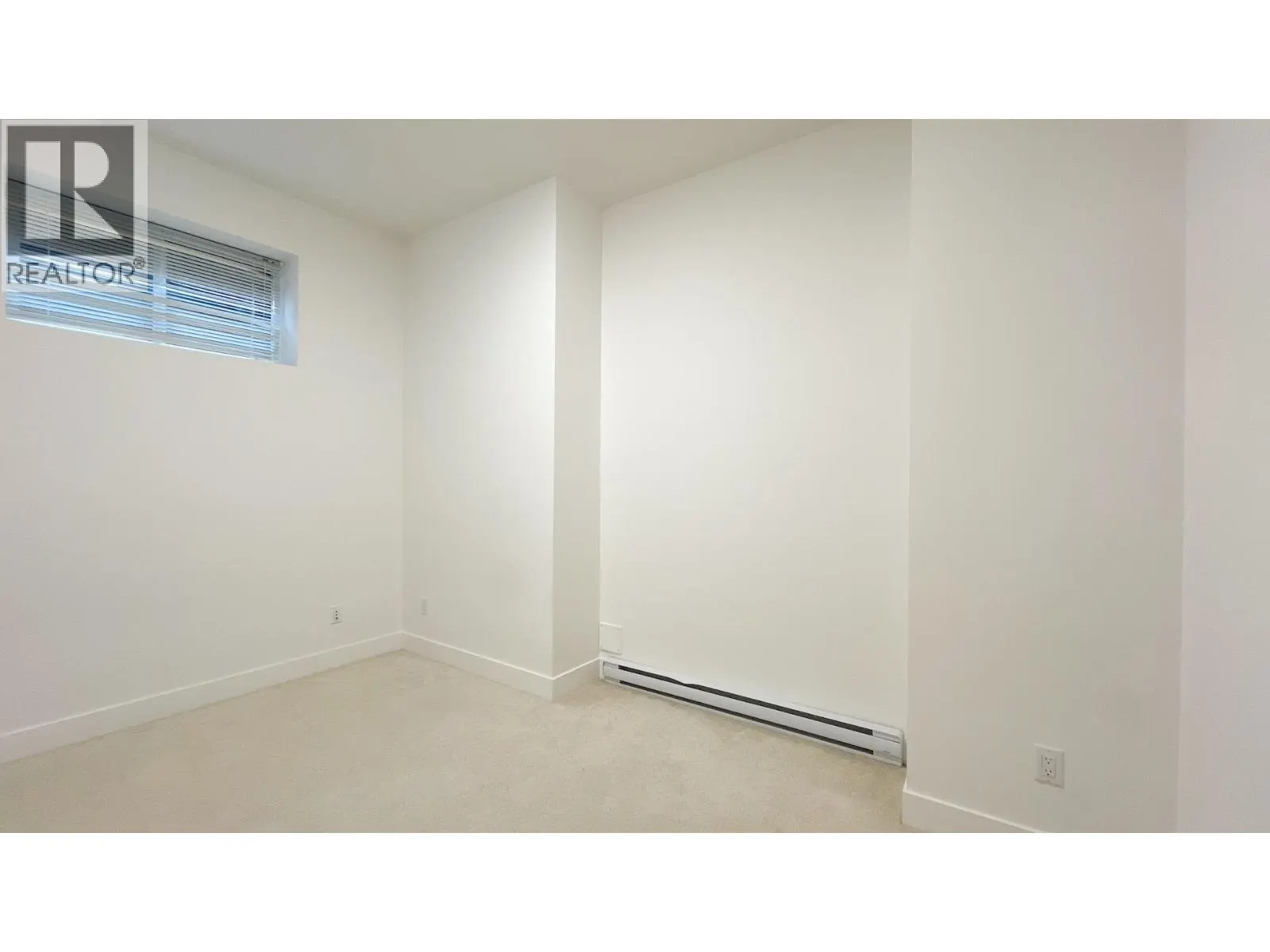 33 3552 VICTORIA DRIVE