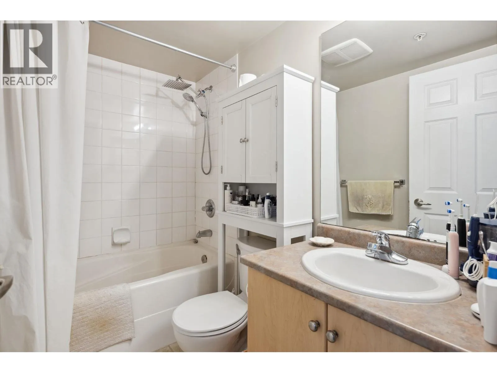 3219 240 SHERBROOKE STREET