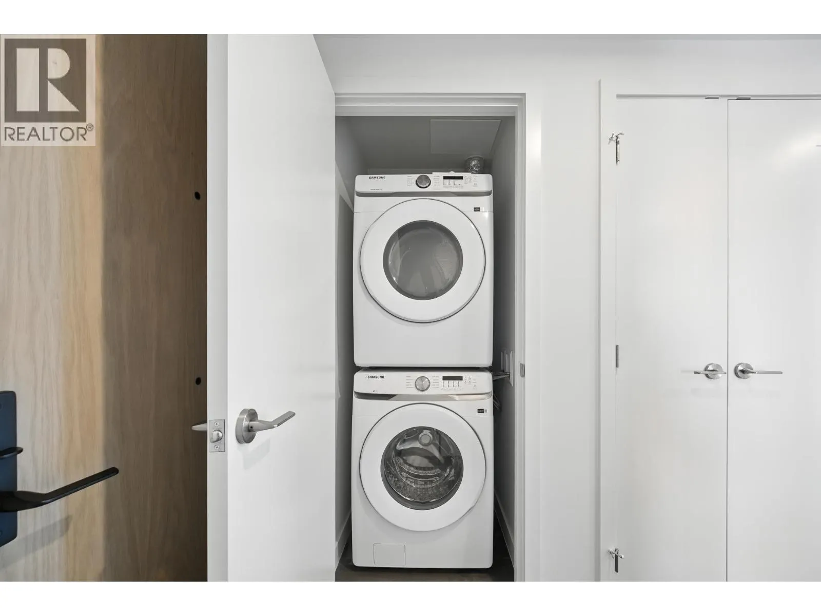 3104 5987 WILSON AVENUE