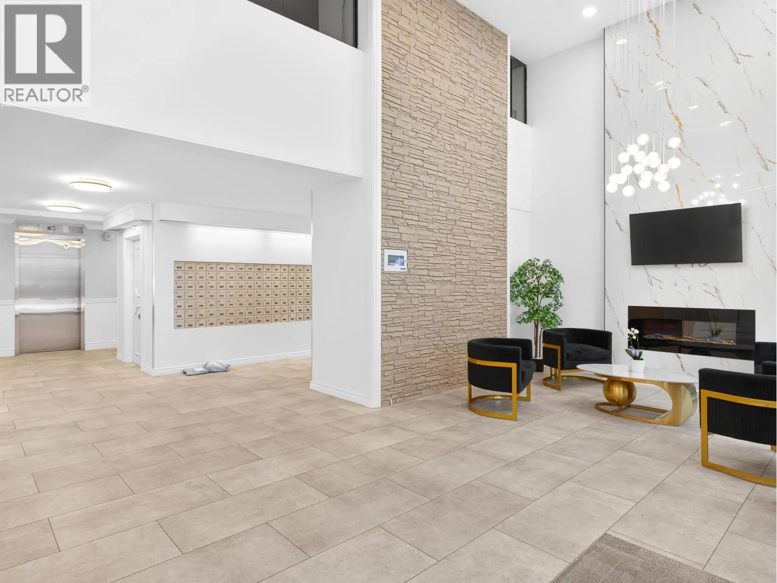 1609 2024 FULLERTON AVENUE