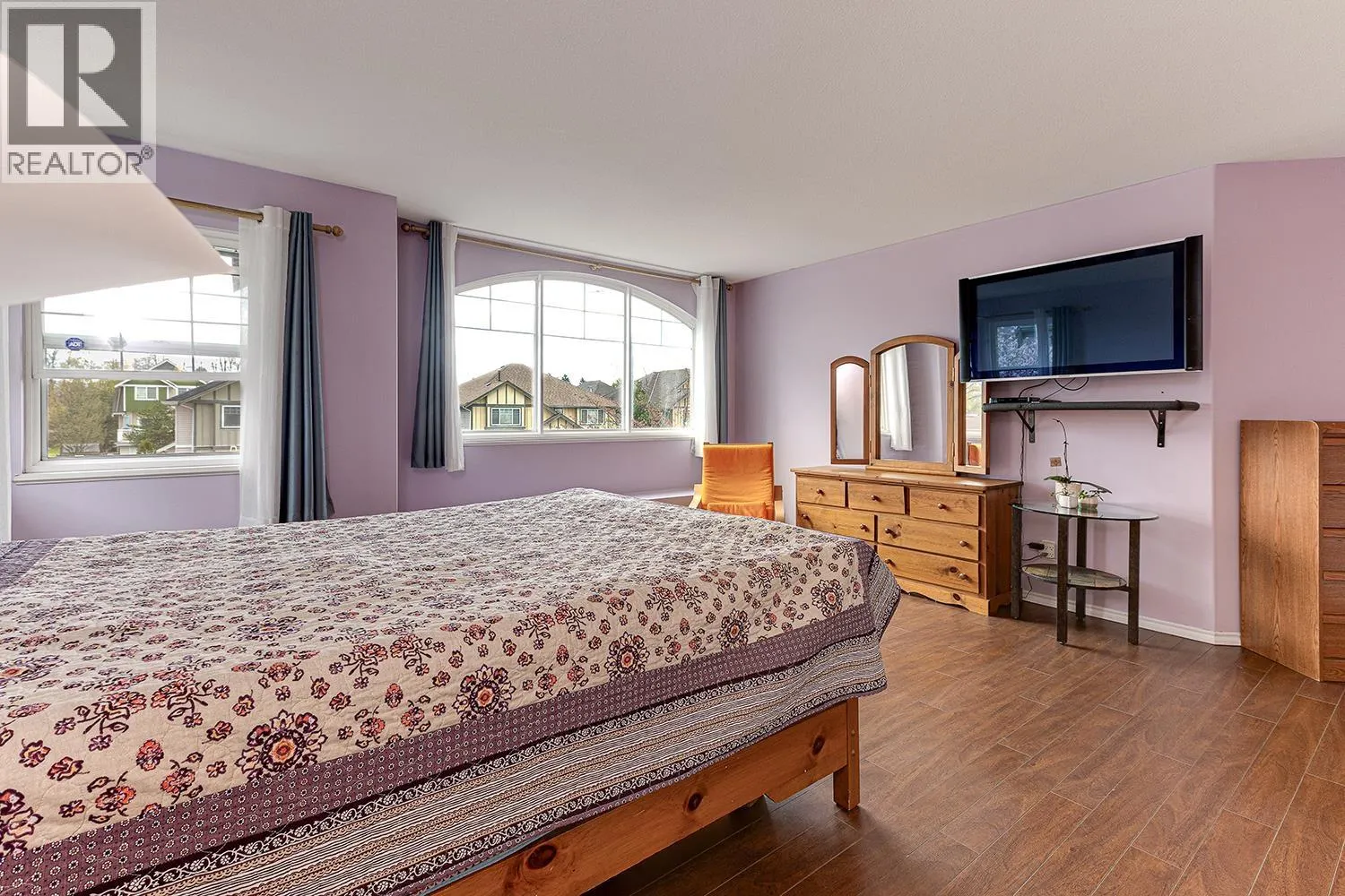 1077 RIVERSIDE DRIVE