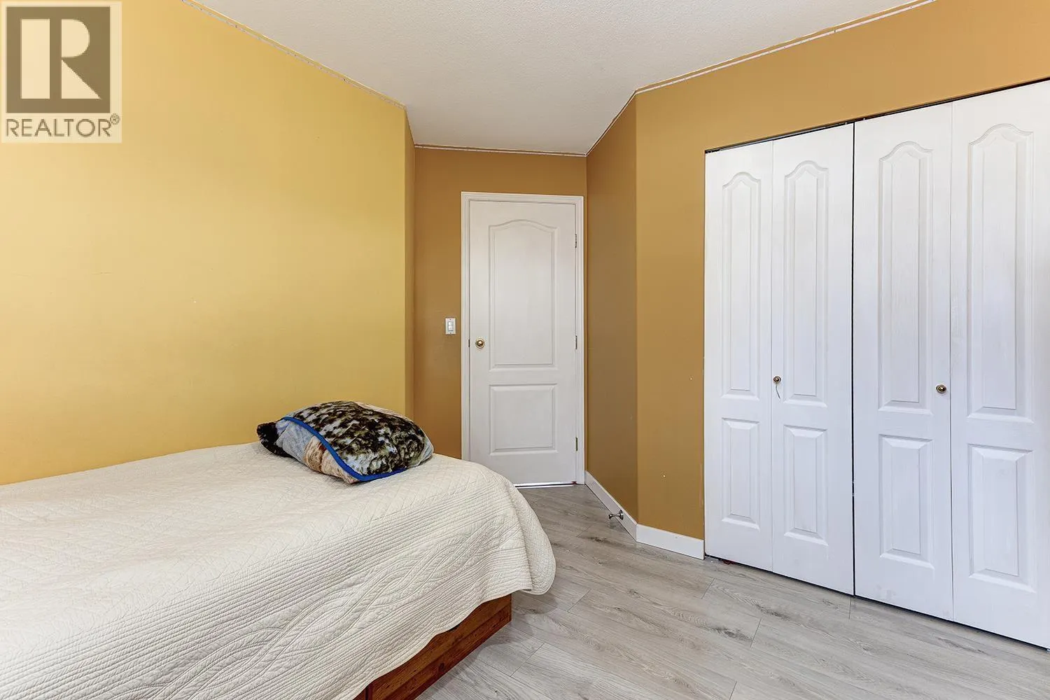 1077 RIVERSIDE DRIVE