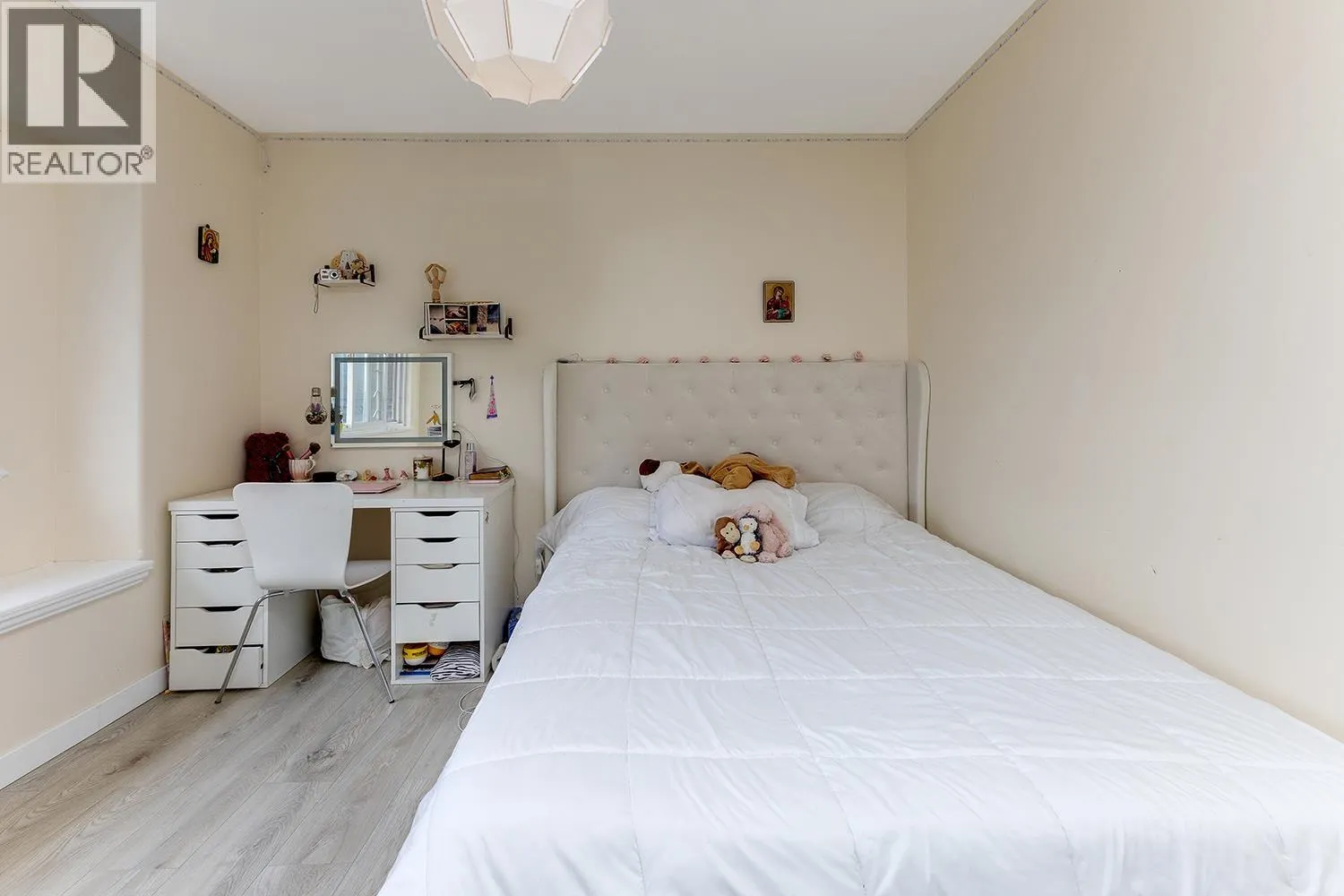 1077 RIVERSIDE DRIVE