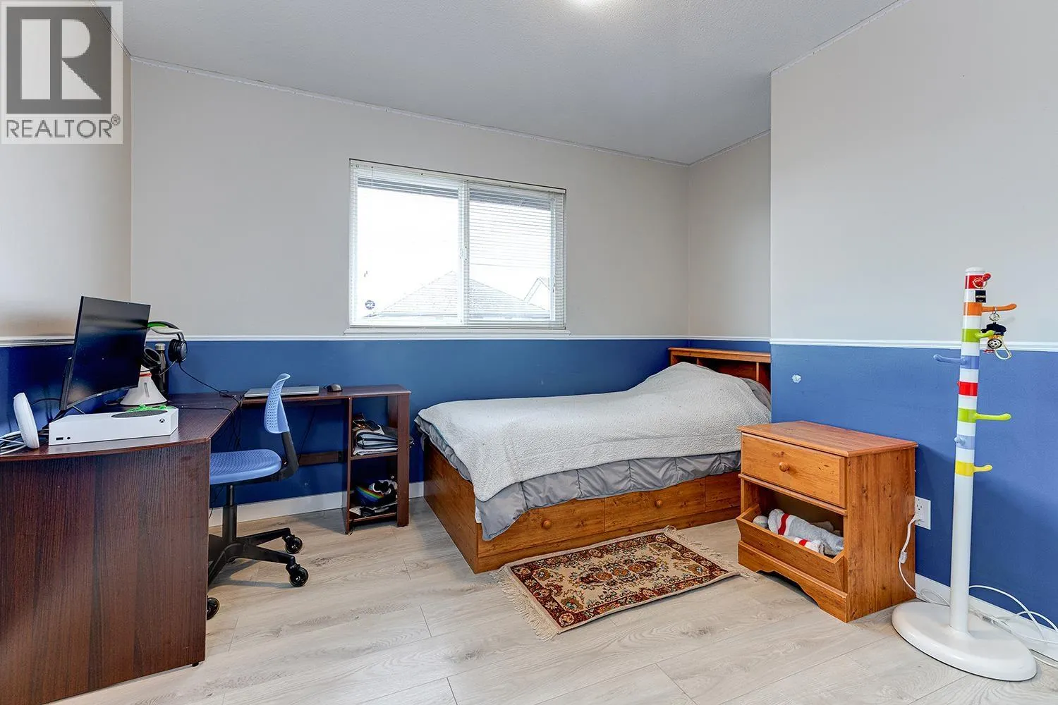 1077 RIVERSIDE DRIVE