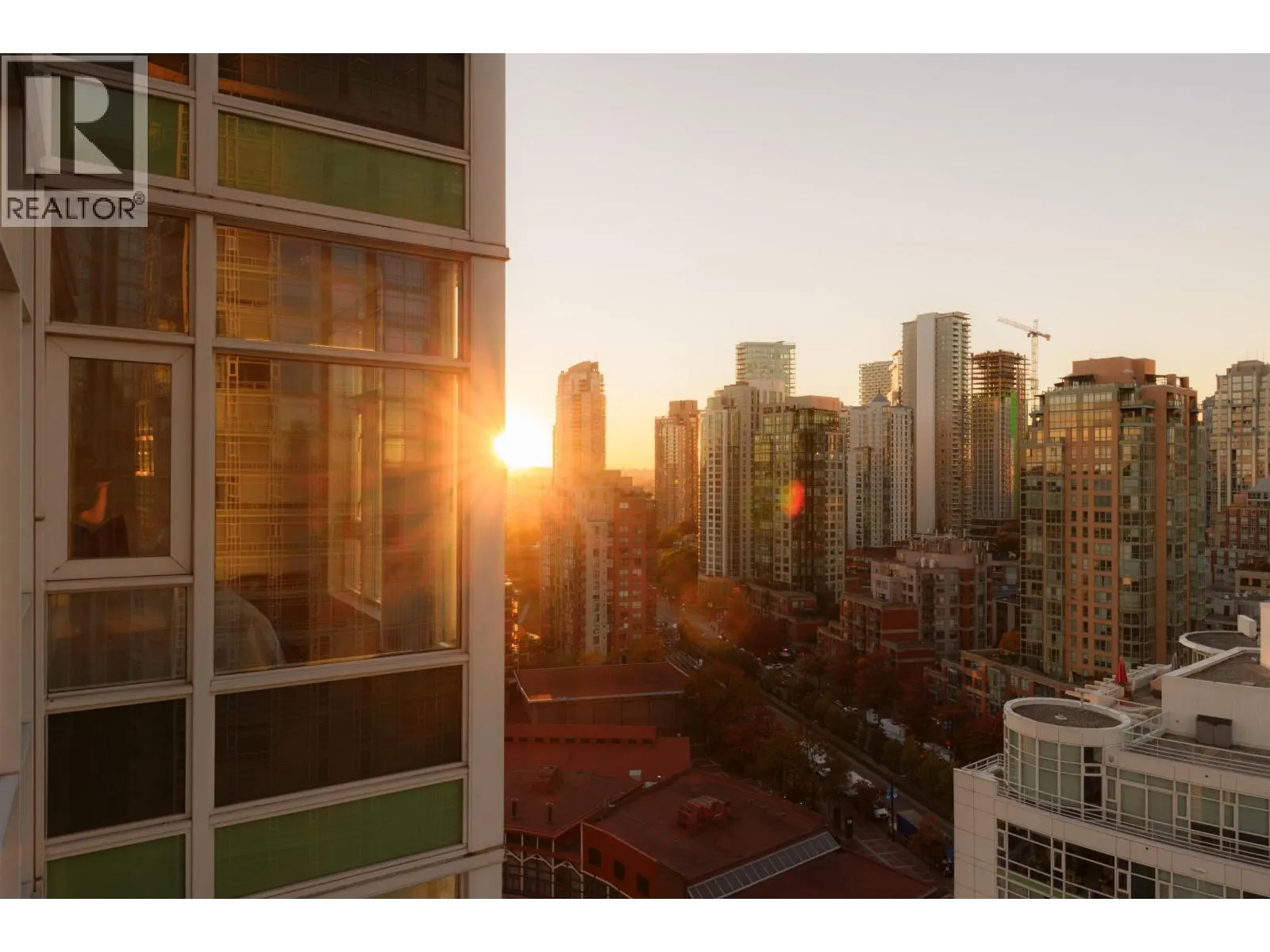 2305 1199 MARINASIDE CRESCENT