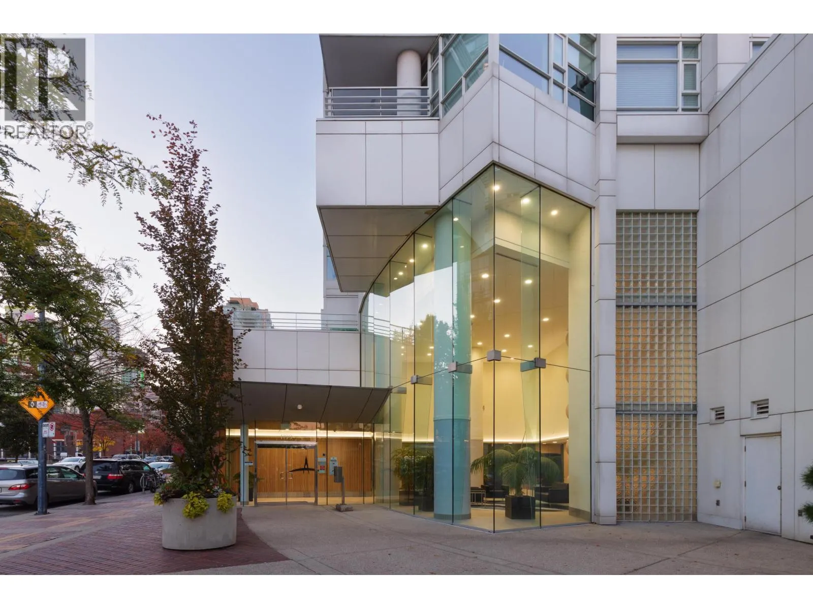 2305 1199 MARINASIDE CRESCENT