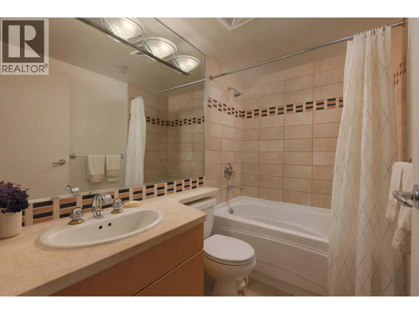 2305 1199 MARINASIDE CRESCENT