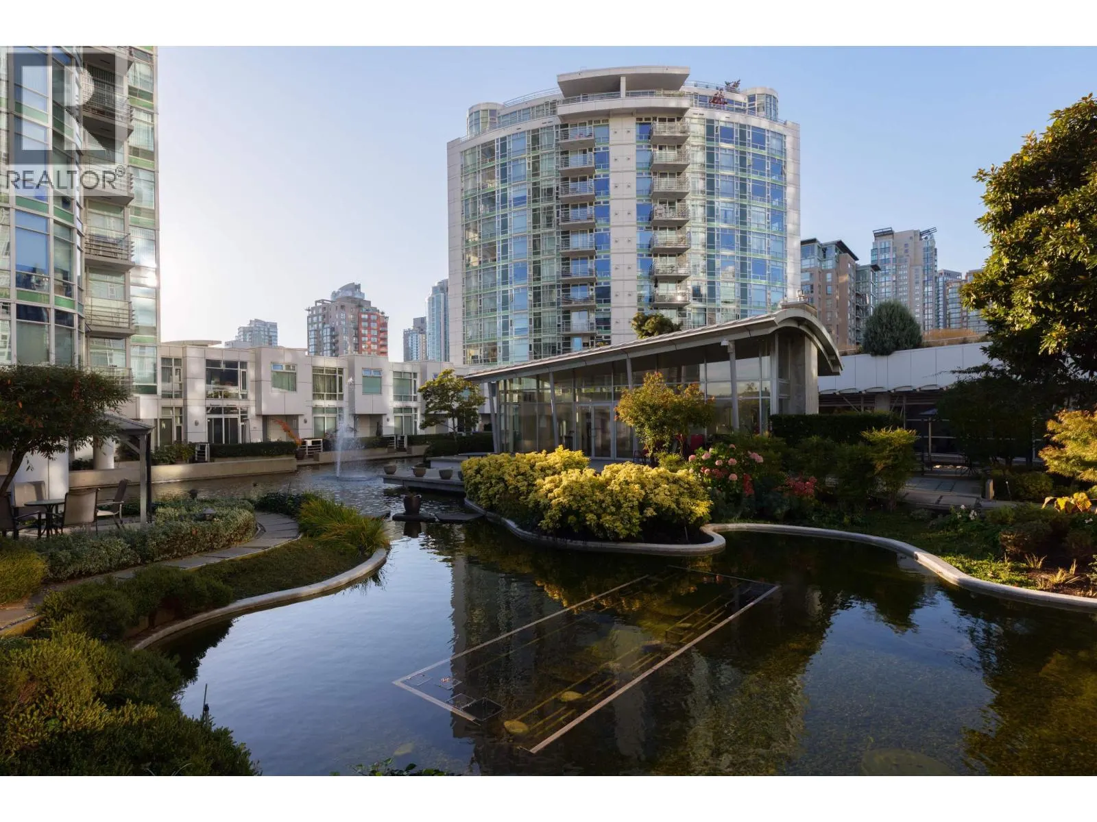 2305 1199 MARINASIDE CRESCENT