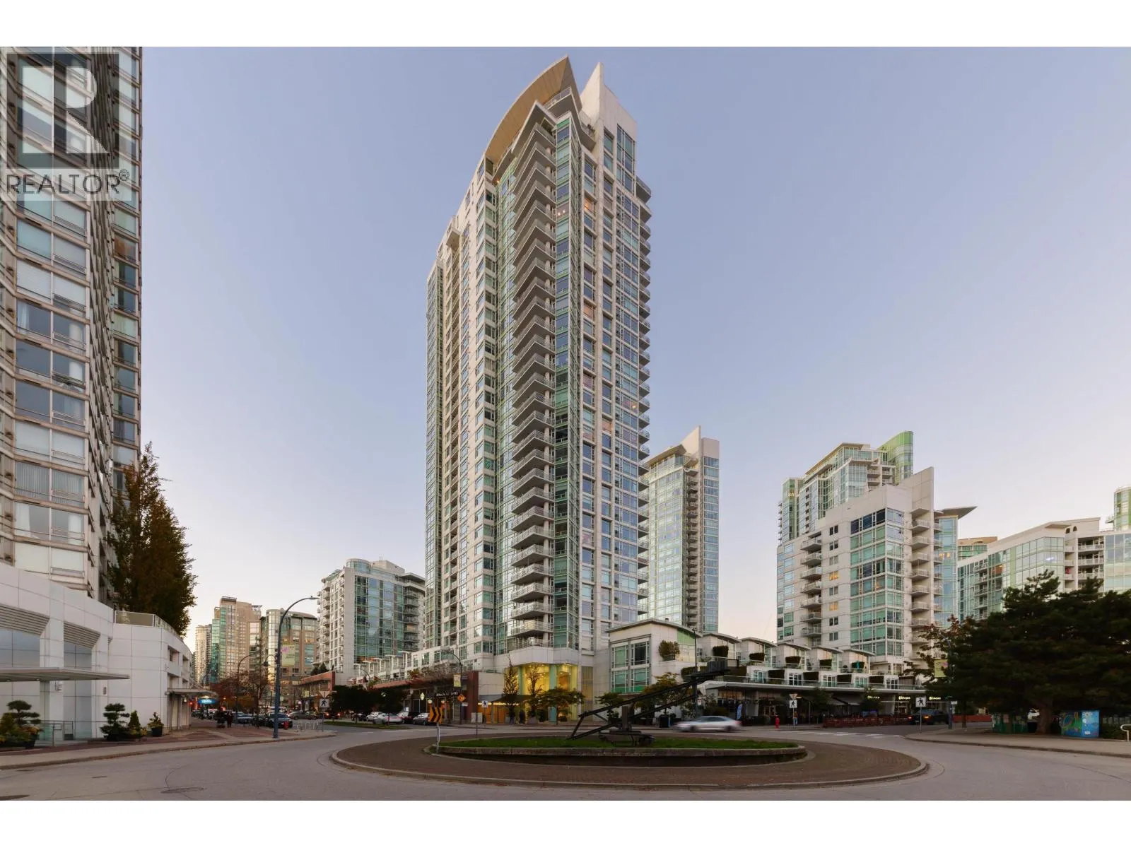 2305 1199 MARINASIDE CRESCENT