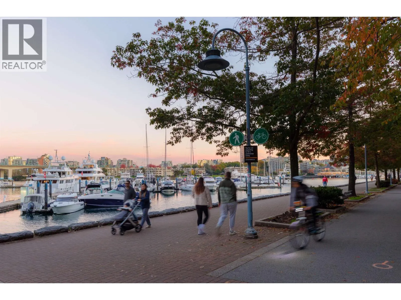 2305 1199 MARINASIDE CRESCENT