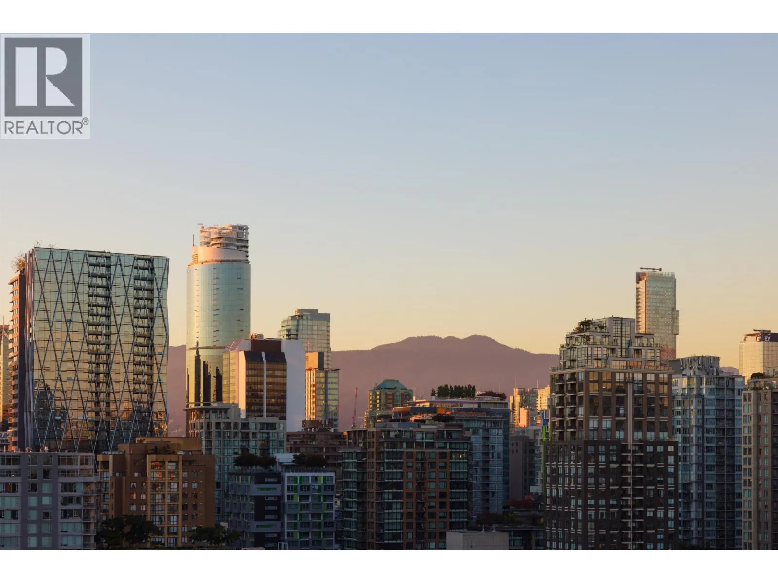 2305 1199 MARINASIDE CRESCENT