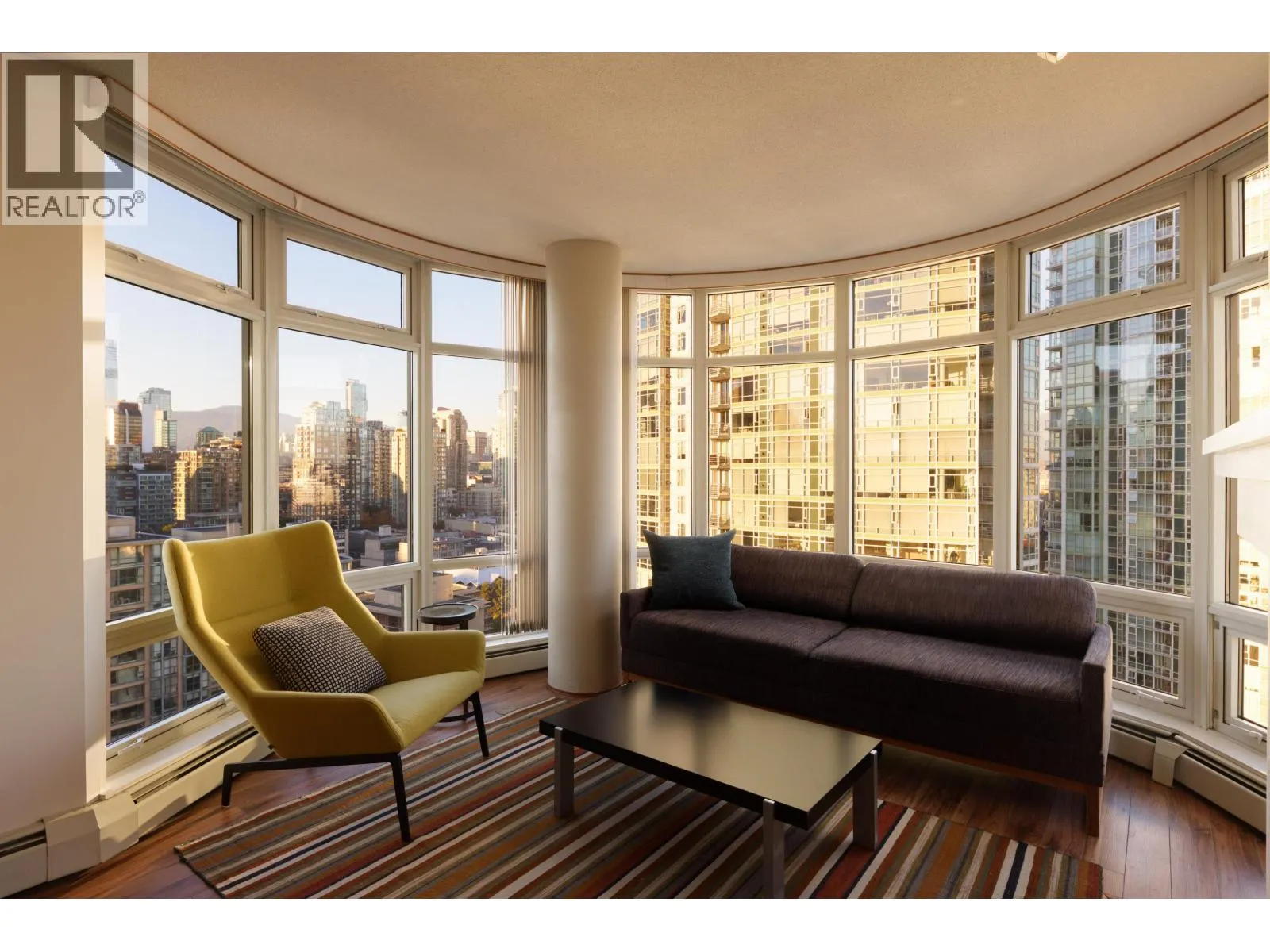 2305 1199 MARINASIDE CRESCENT