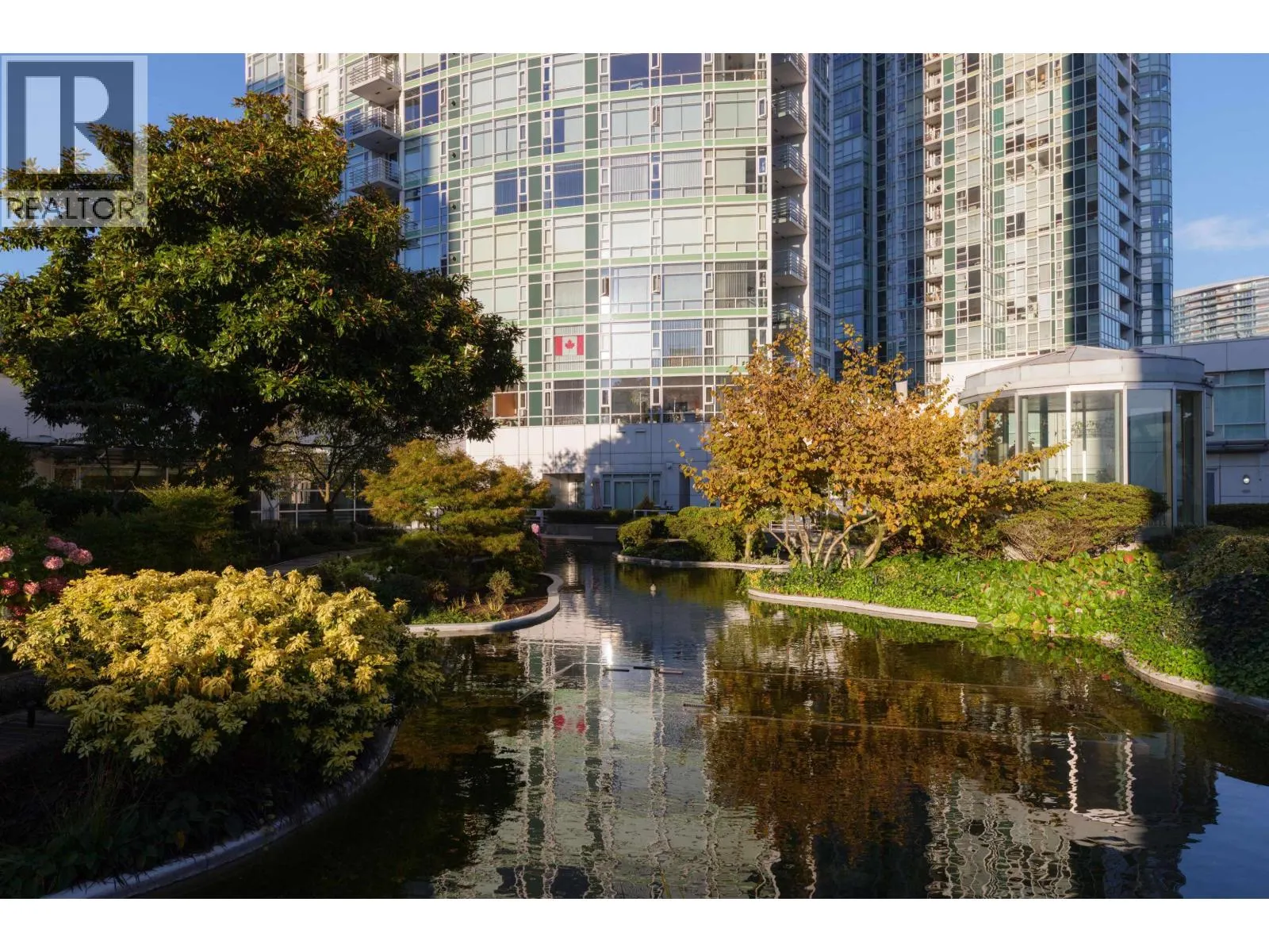 2305 1199 MARINASIDE CRESCENT