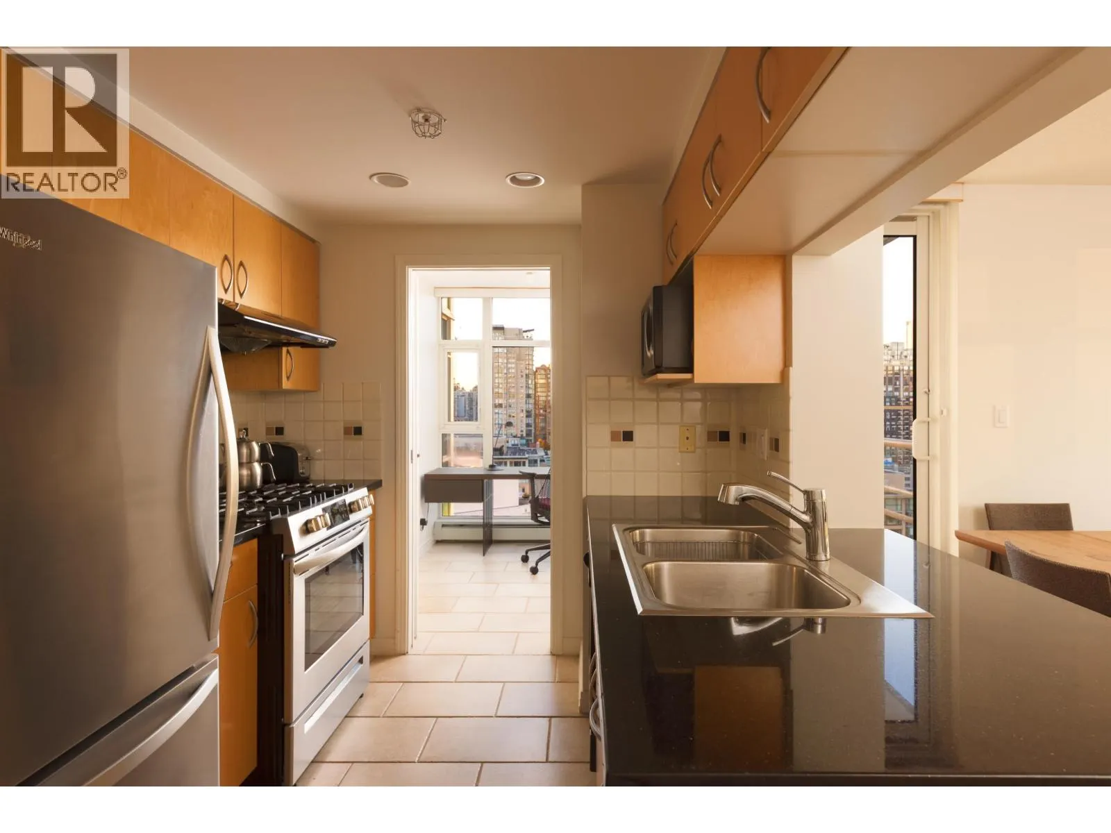 2305 1199 MARINASIDE CRESCENT