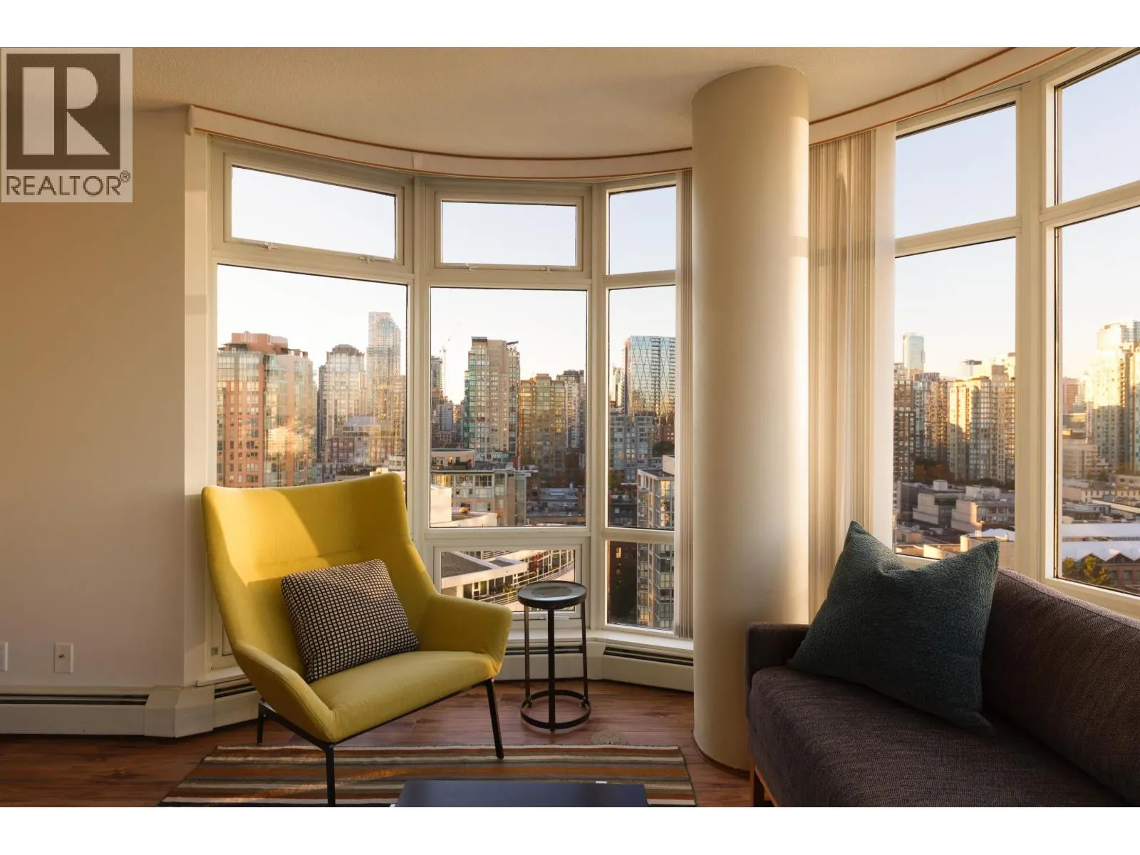 2305 1199 MARINASIDE CRESCENT