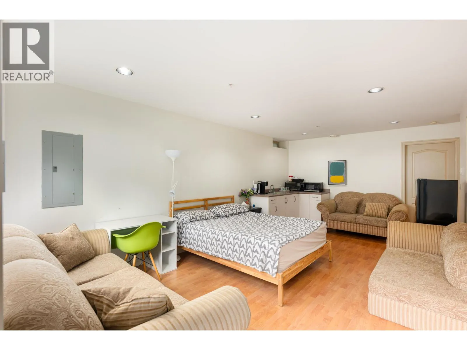 7949 MONTCALM STREET