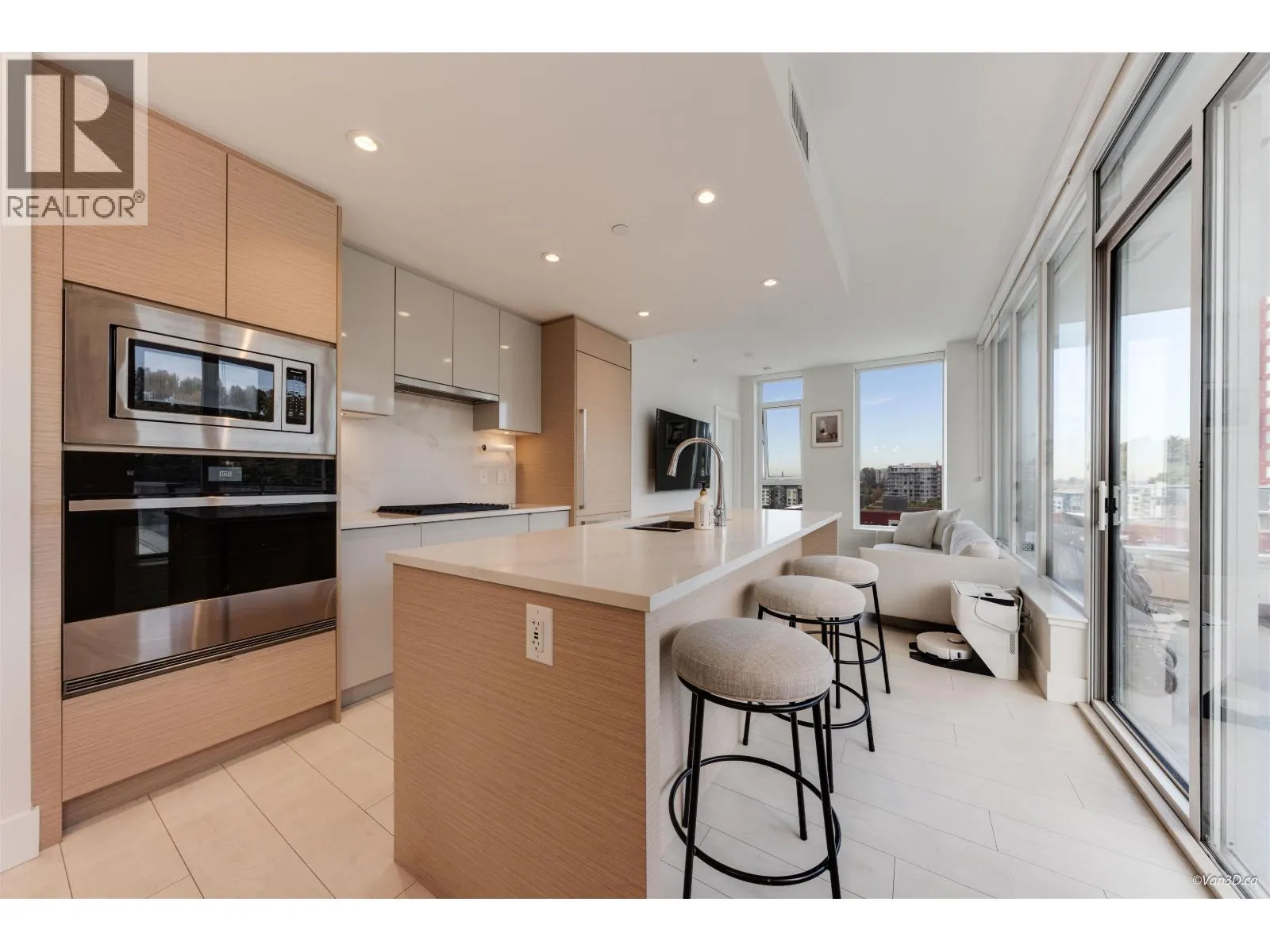 906 3438 SAWMILL CRESCENT