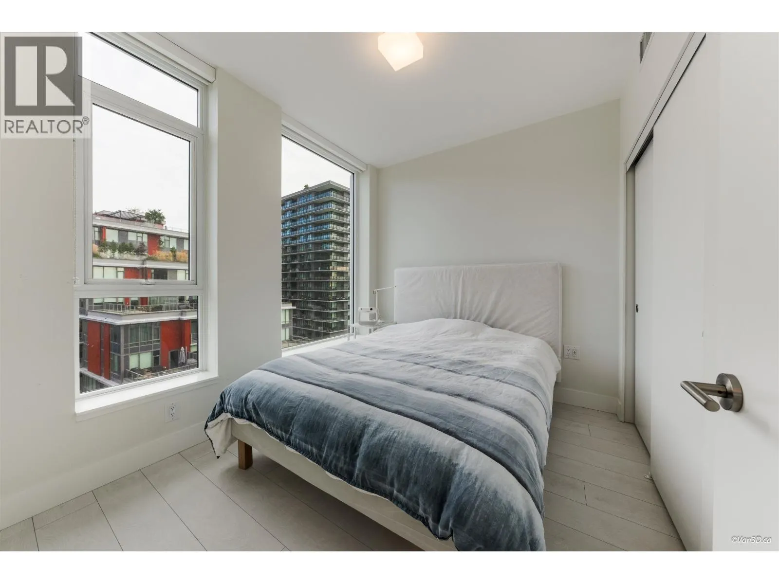 906 3438 SAWMILL CRESCENT