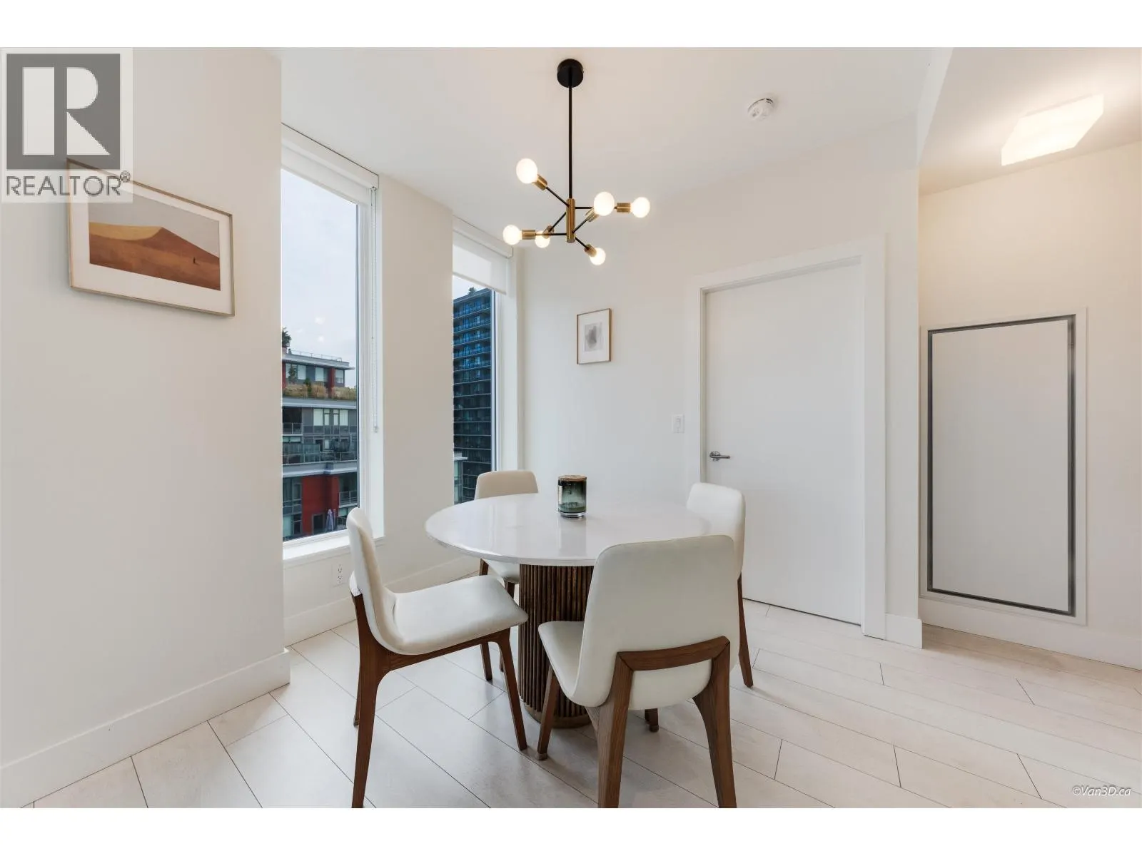 906 3438 SAWMILL CRESCENT