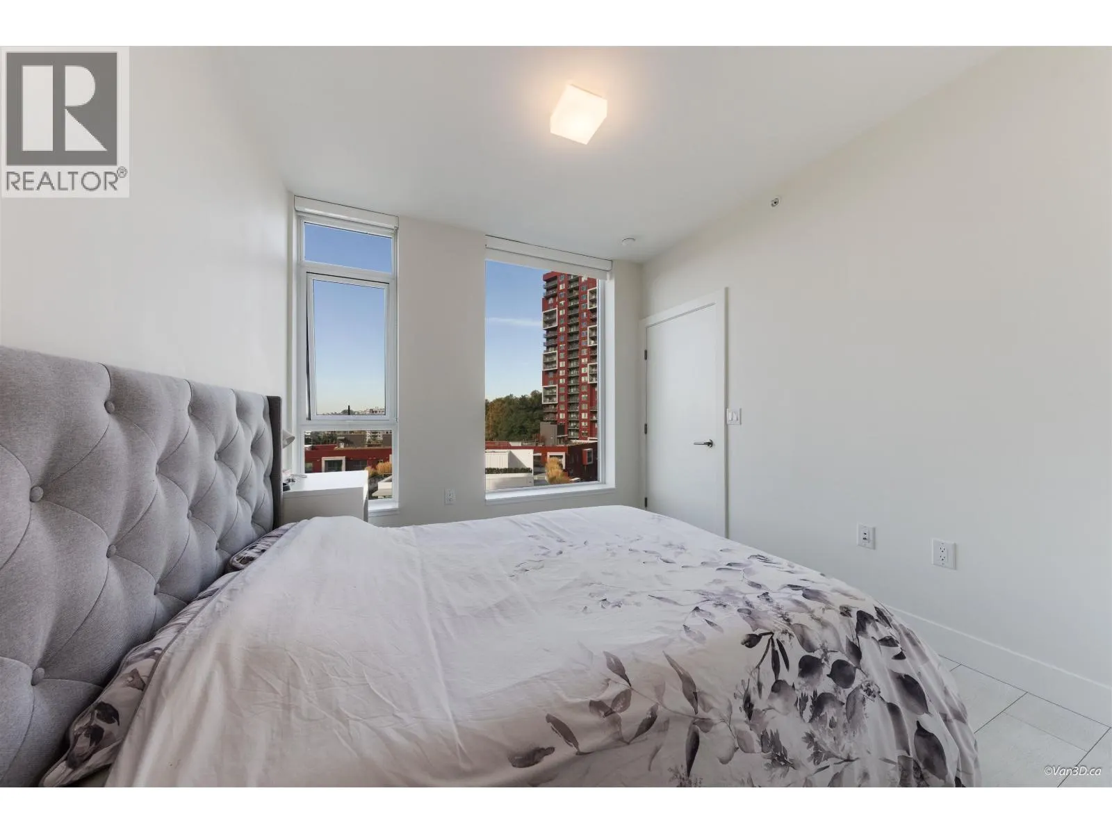 906 3438 SAWMILL CRESCENT