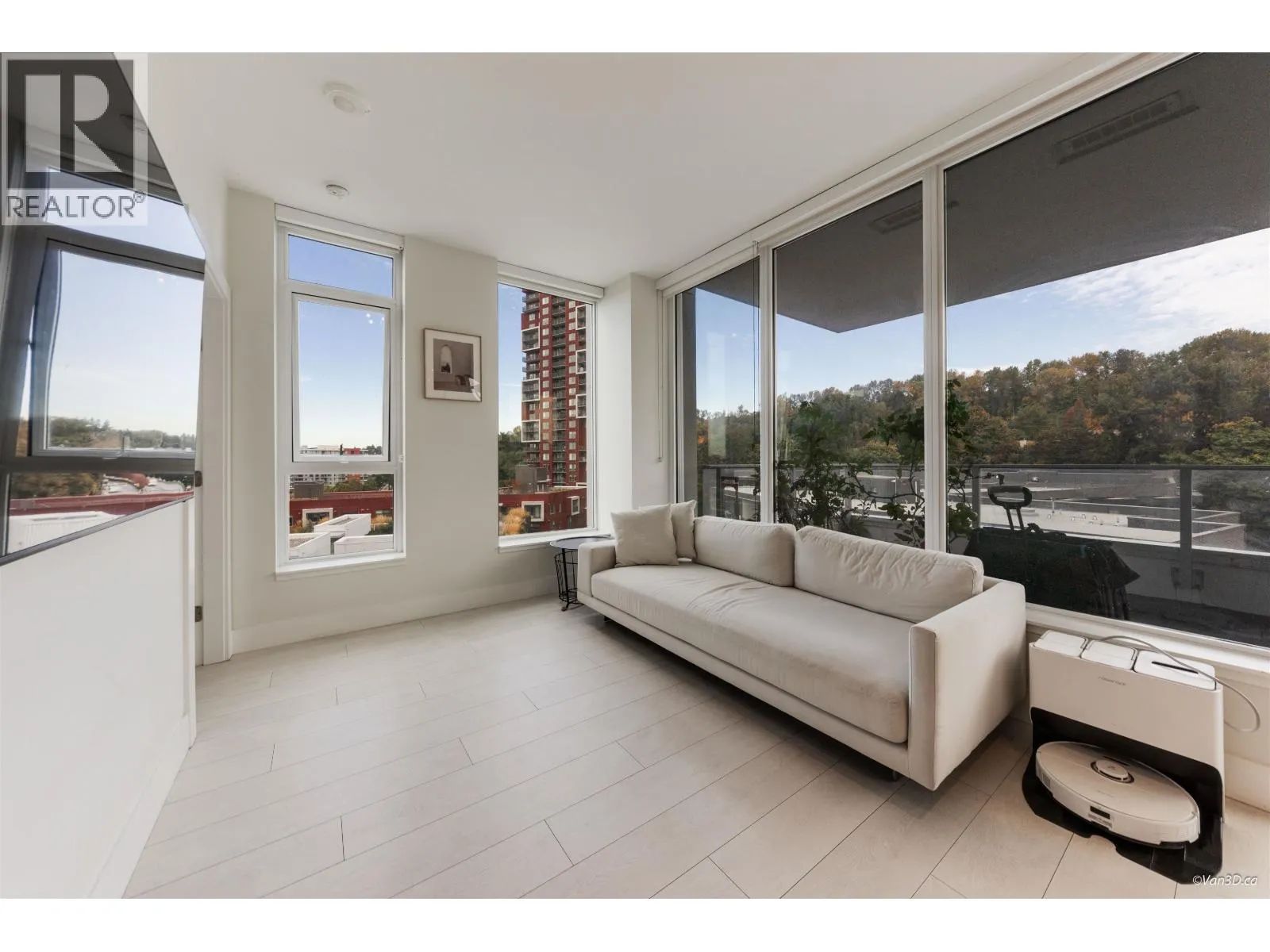 906 3438 SAWMILL CRESCENT