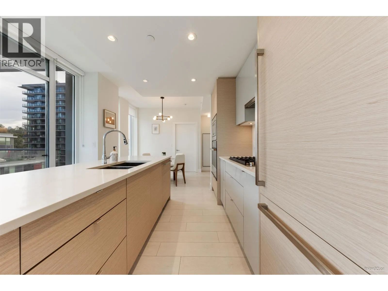 906 3438 SAWMILL CRESCENT