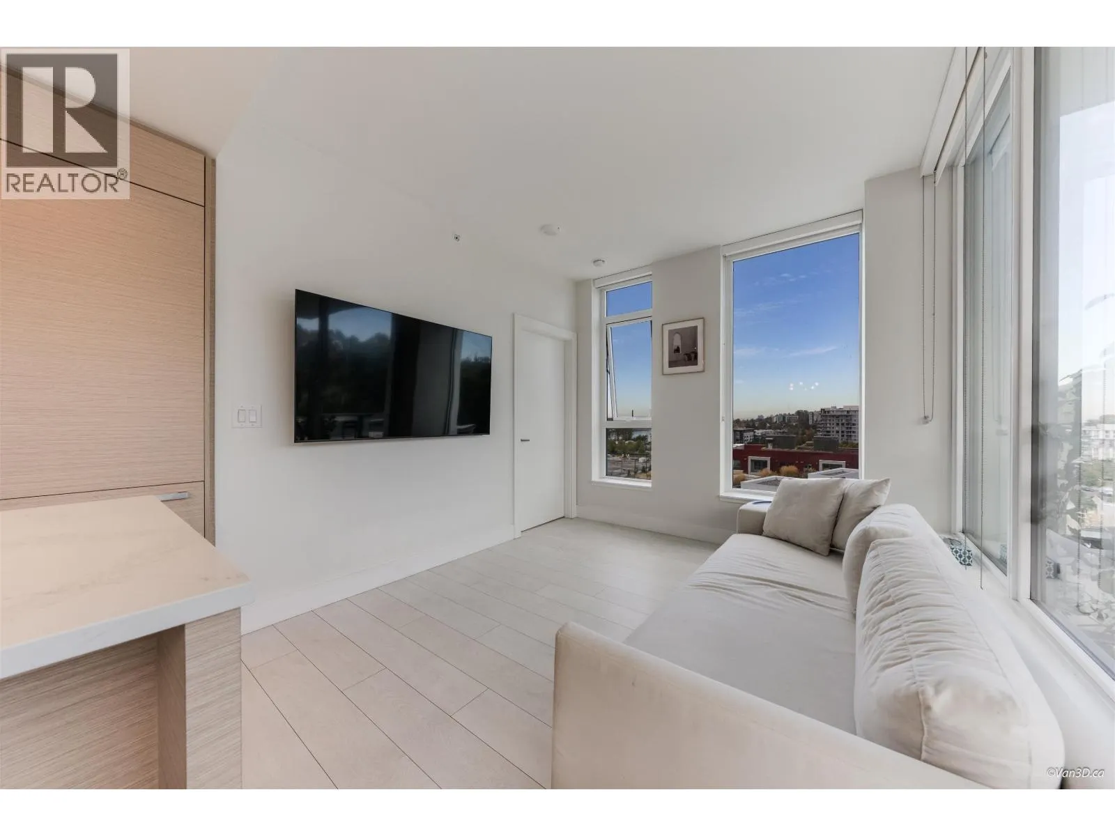 906 3438 SAWMILL CRESCENT