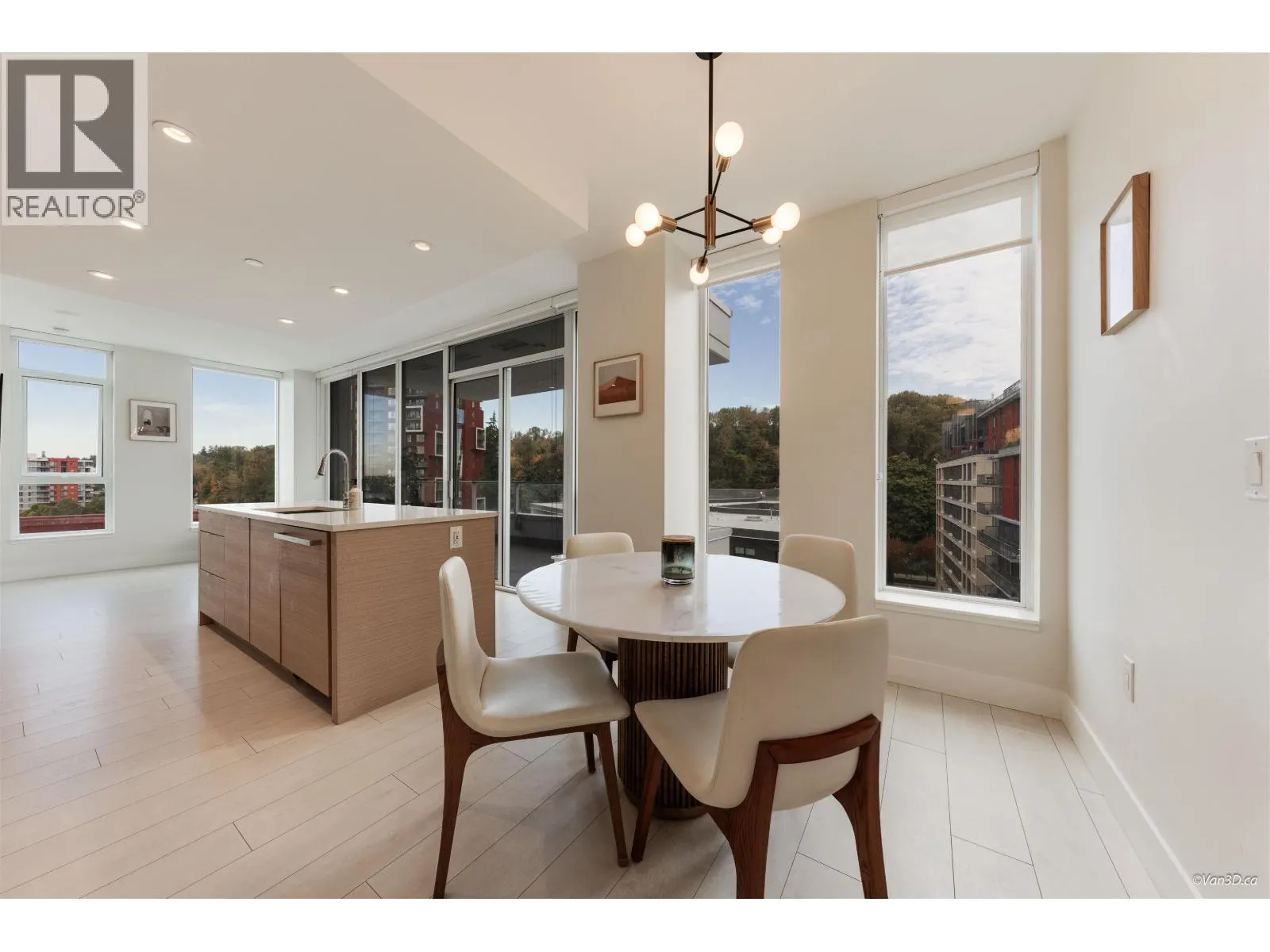 906 3438 SAWMILL CRESCENT