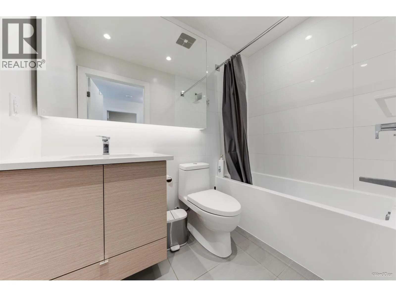 906 3438 SAWMILL CRESCENT