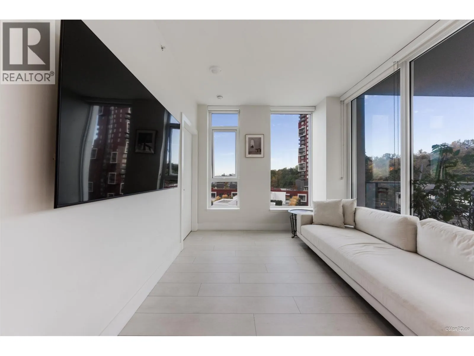 906 3438 SAWMILL CRESCENT