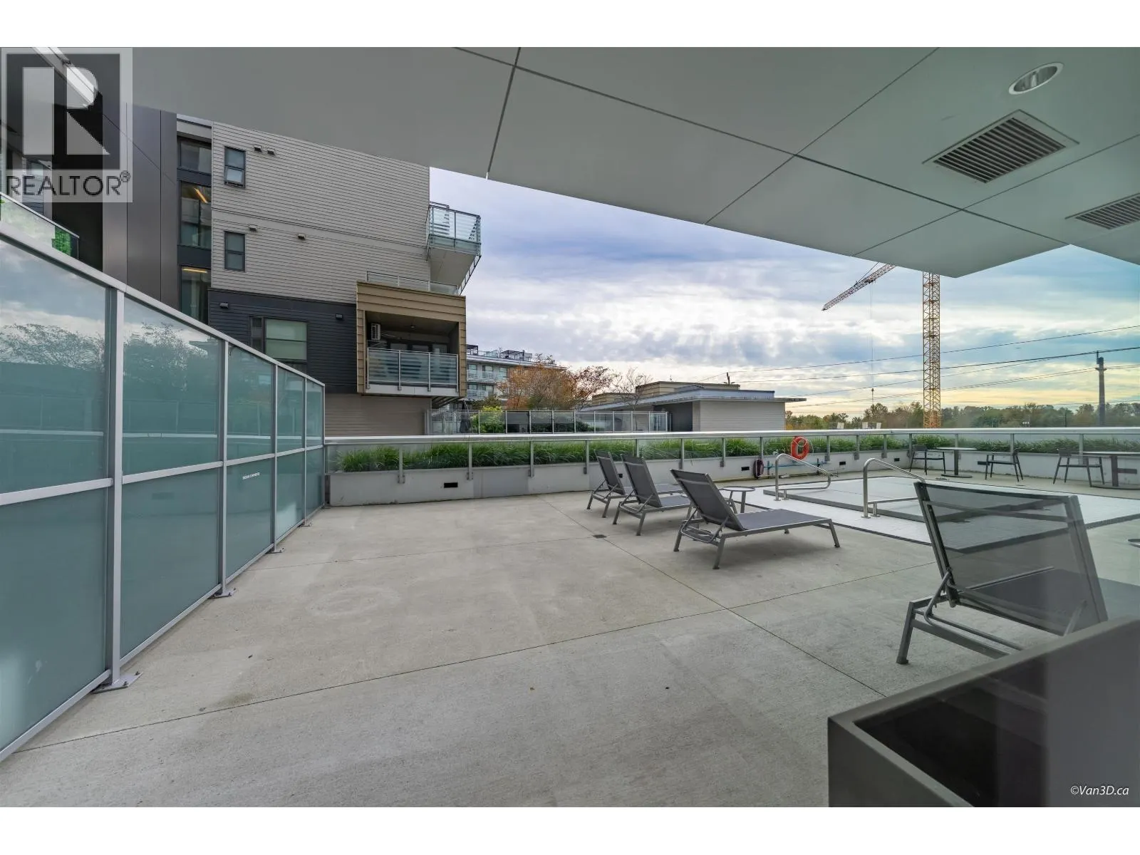 906 3438 SAWMILL CRESCENT