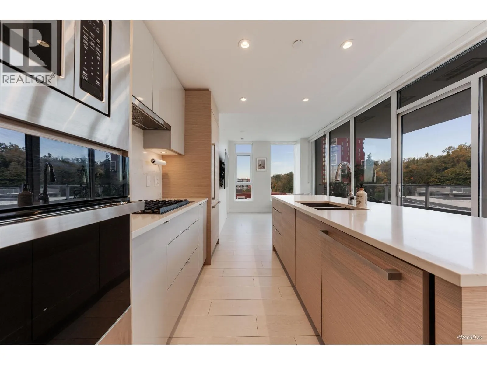 906 3438 SAWMILL CRESCENT