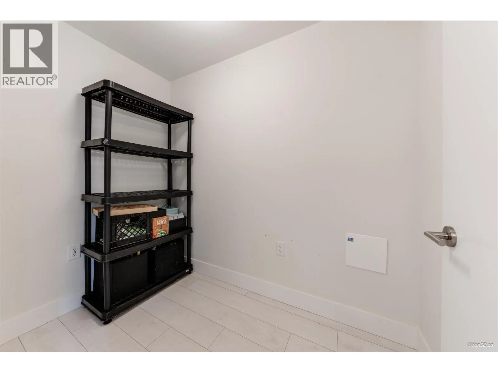 906 3438 SAWMILL CRESCENT