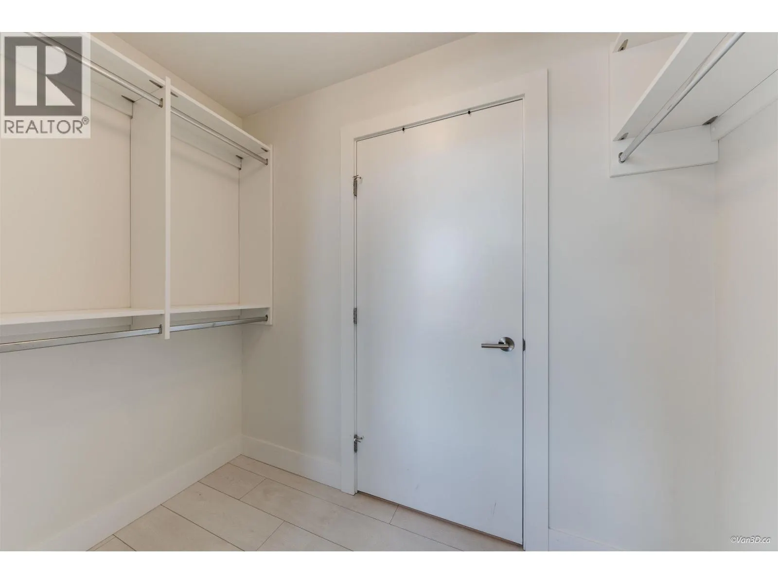 906 3438 SAWMILL CRESCENT