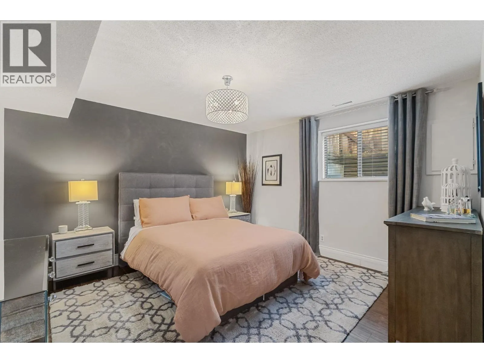 1431 ELINOR CRESCENT