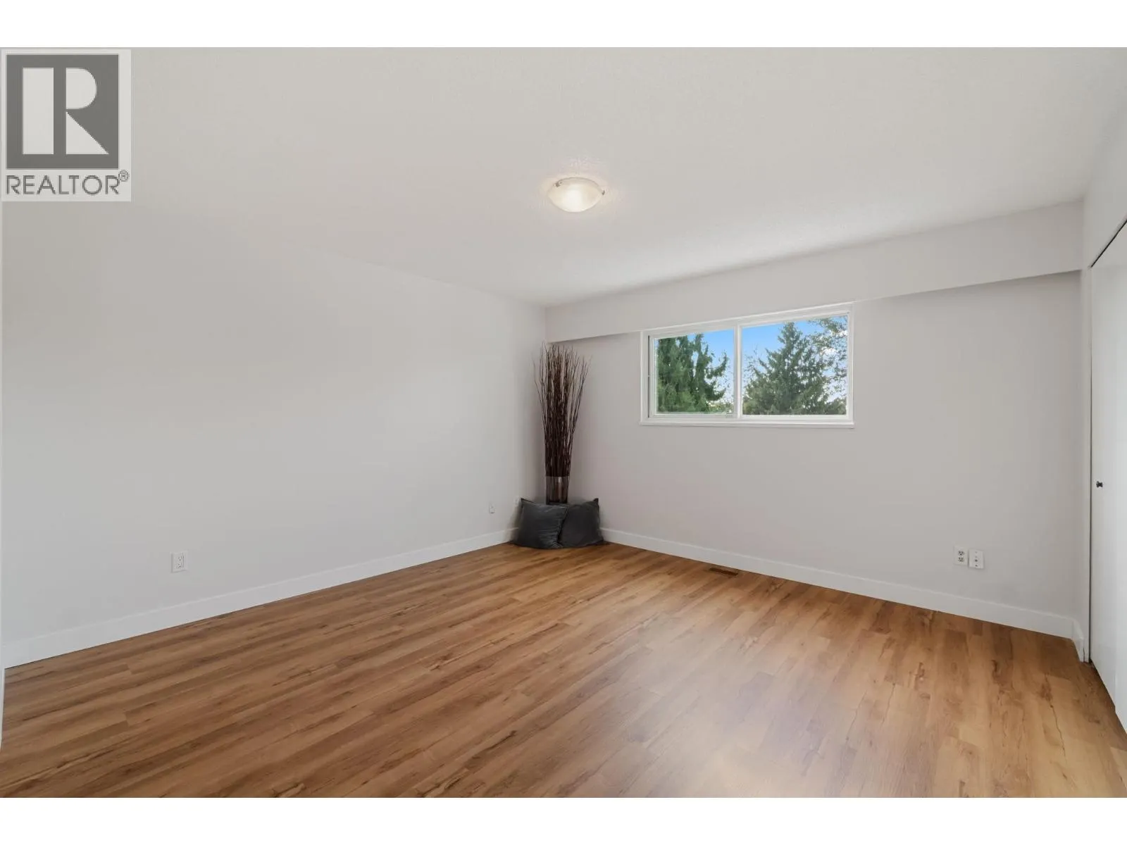 1431 ELINOR CRESCENT