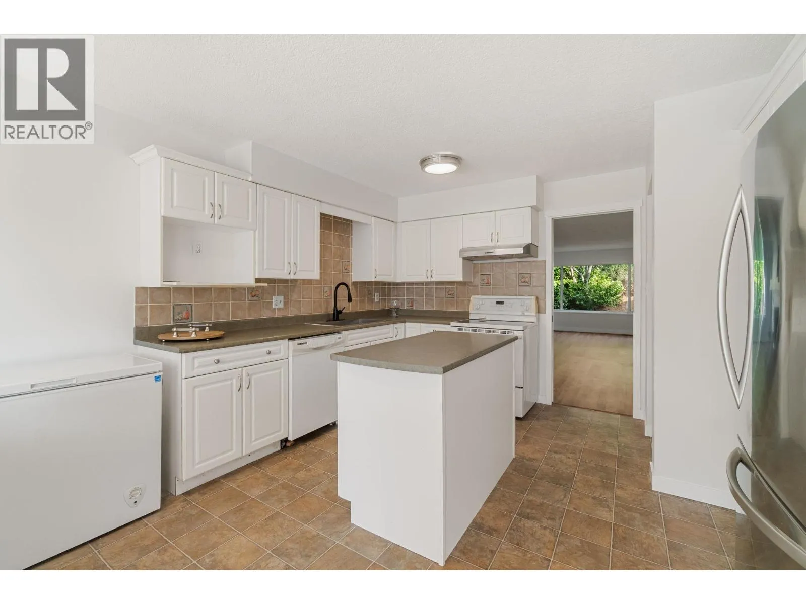 1431 ELINOR CRESCENT