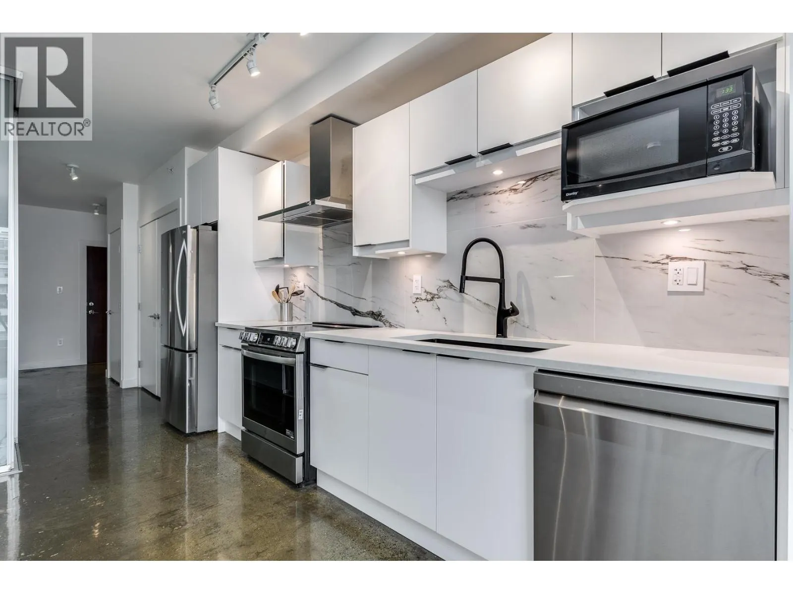 714 221 UNION STREET